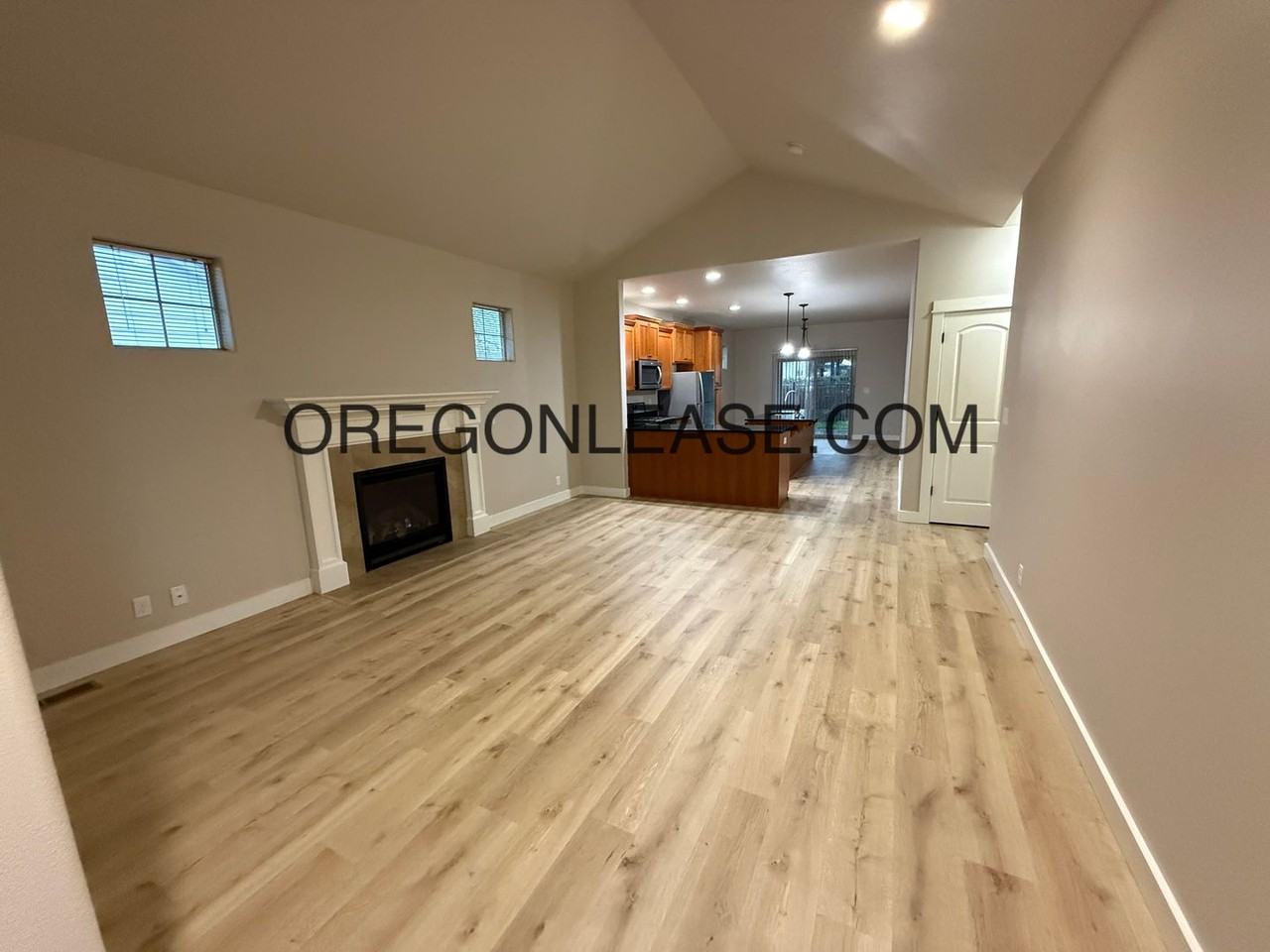 939 Irvington Dr - Photo 2 of 12