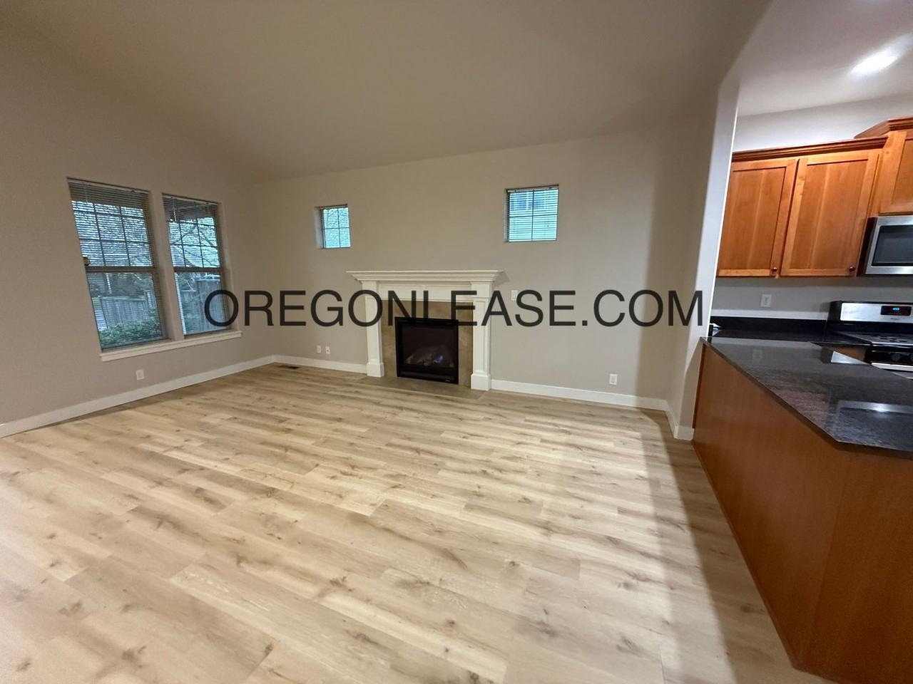 939 Irvington Dr - Photo 5 of 12