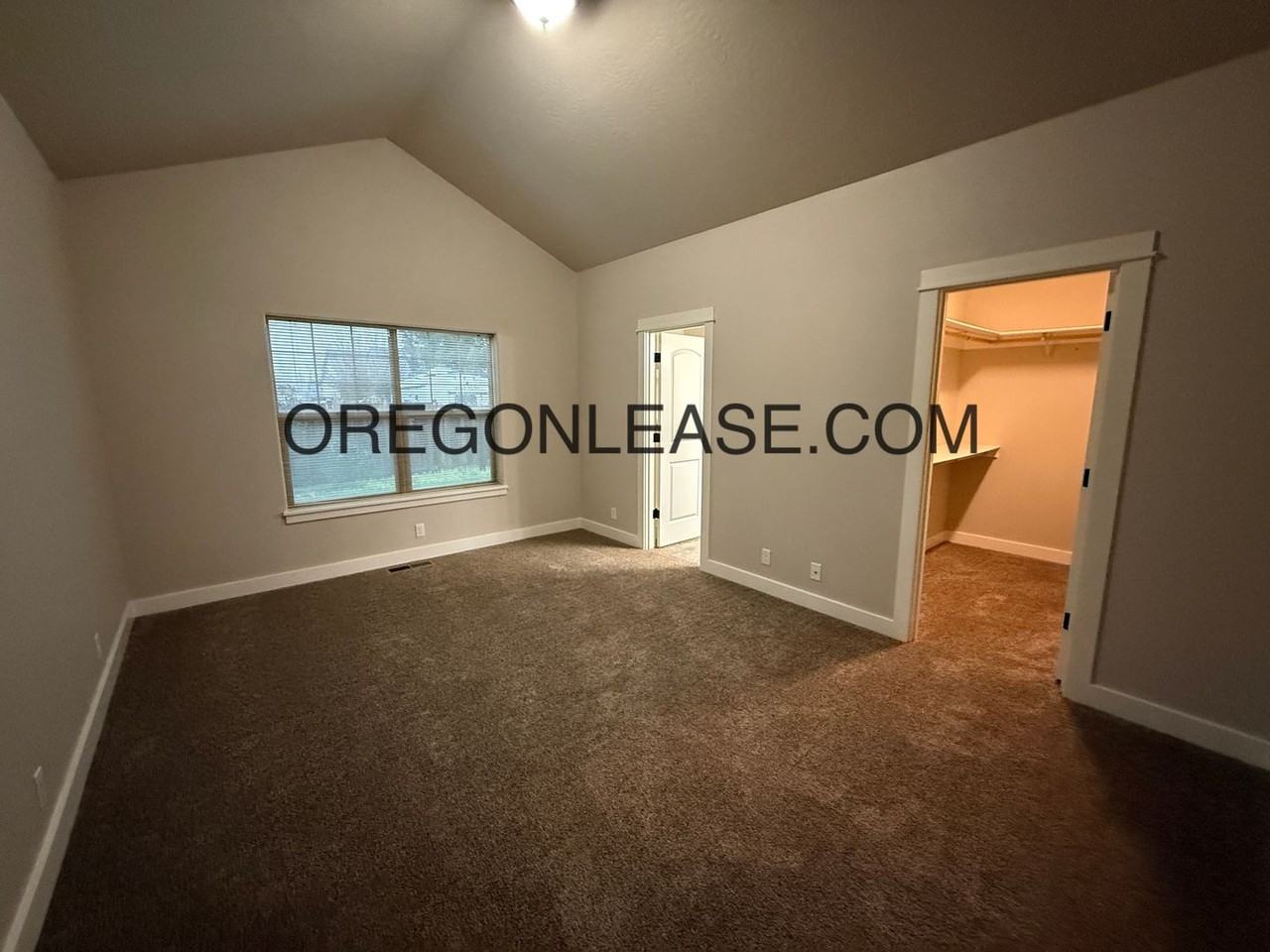 939 Irvington Dr - Photo 6 of 12