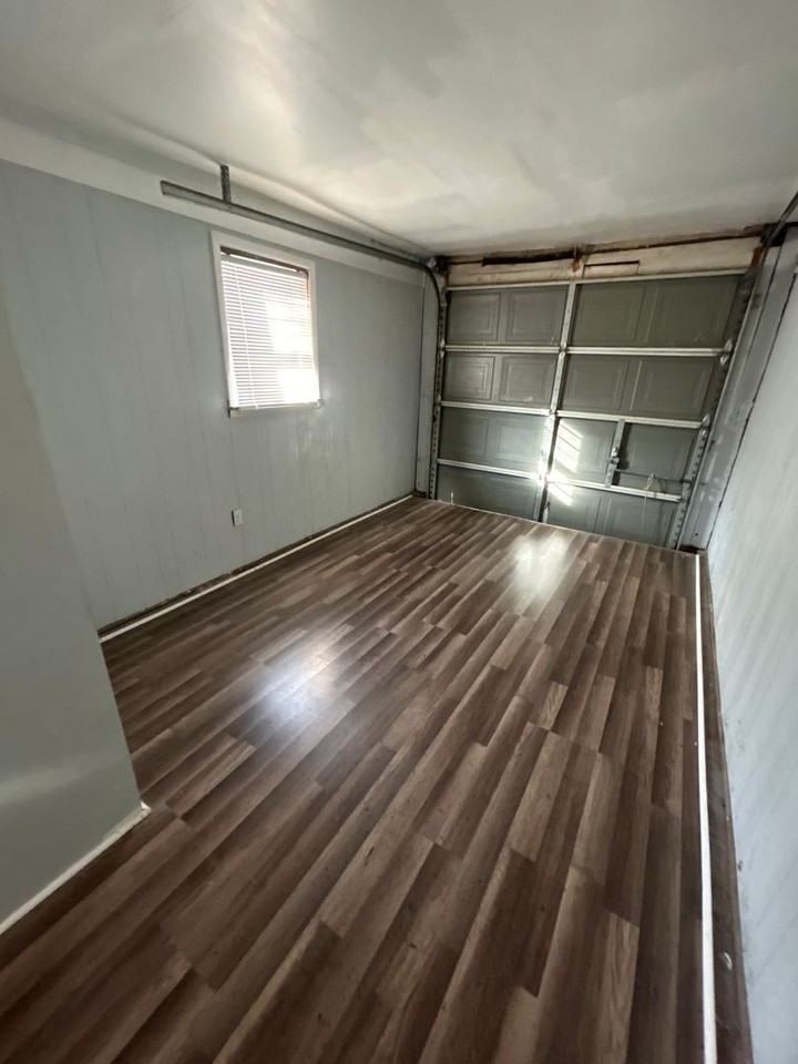 406 E 10th St - Photo 7 of 10