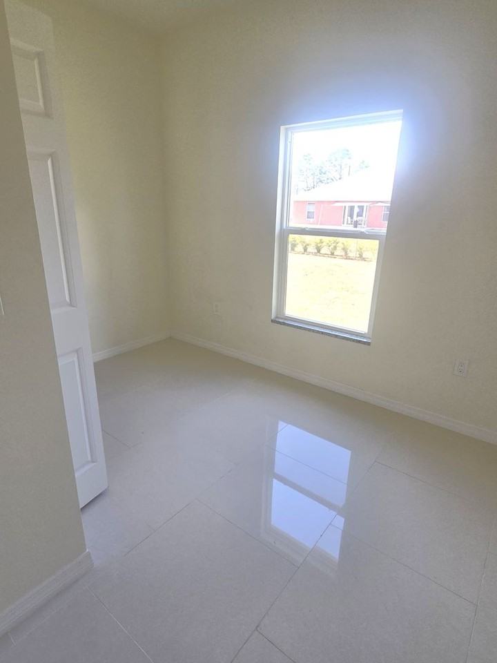 322 Mangonia Ave - Photo 6 of 15