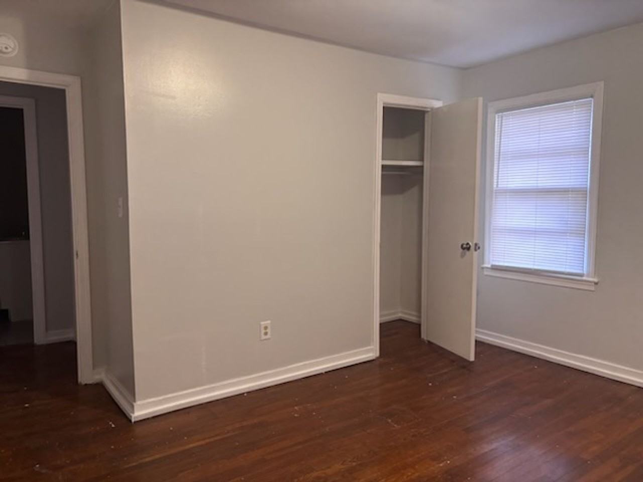 5448 Keele St - Photo 4 of 11