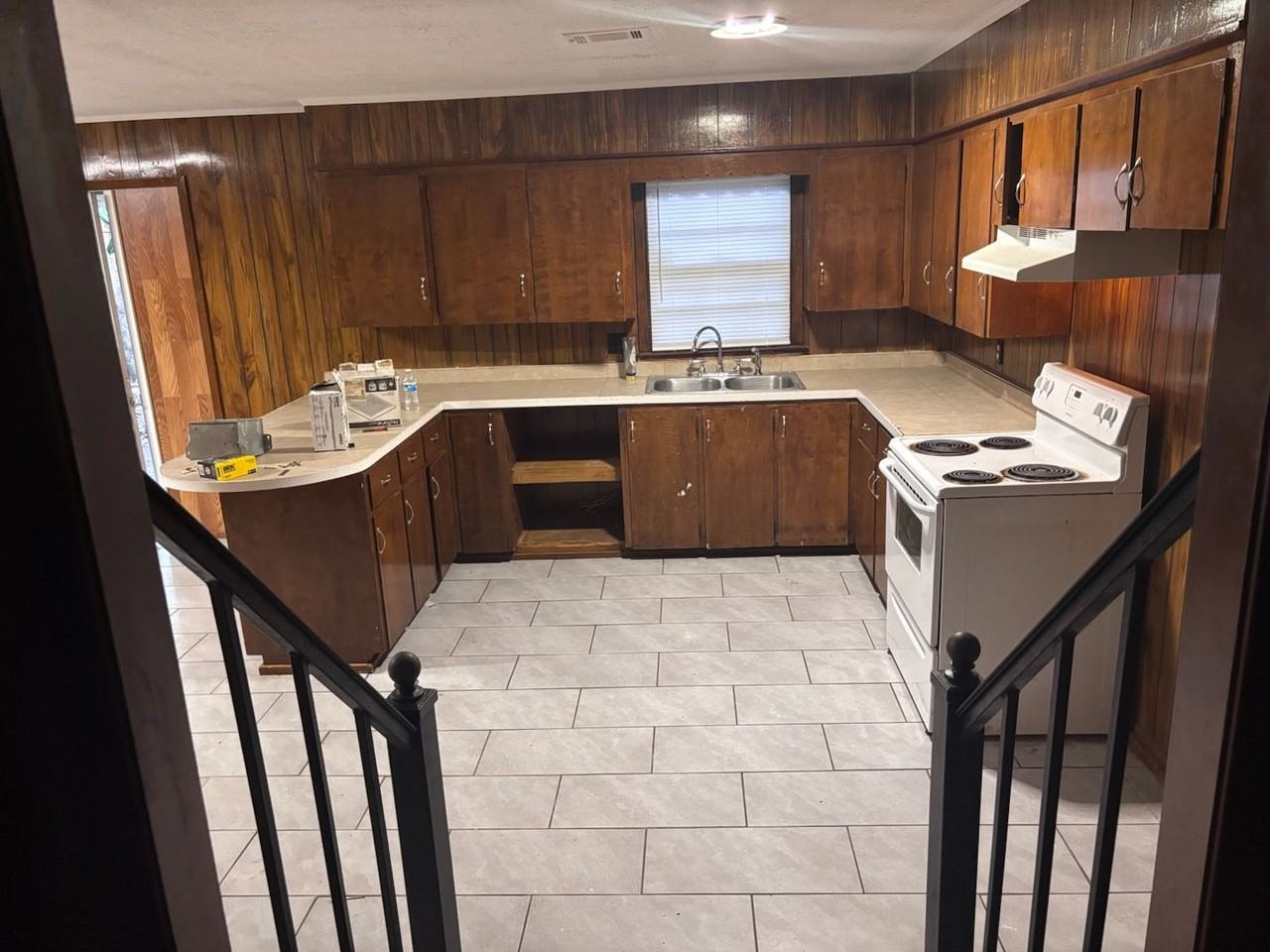 5448 Keele St - Photo 6 of 11