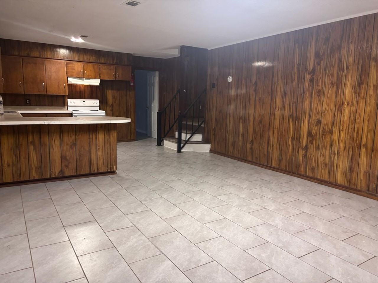 5448 Keele St - Photo 7 of 11