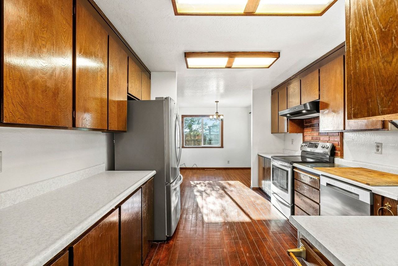 5488 Ball Dr - Photo 2 of 32