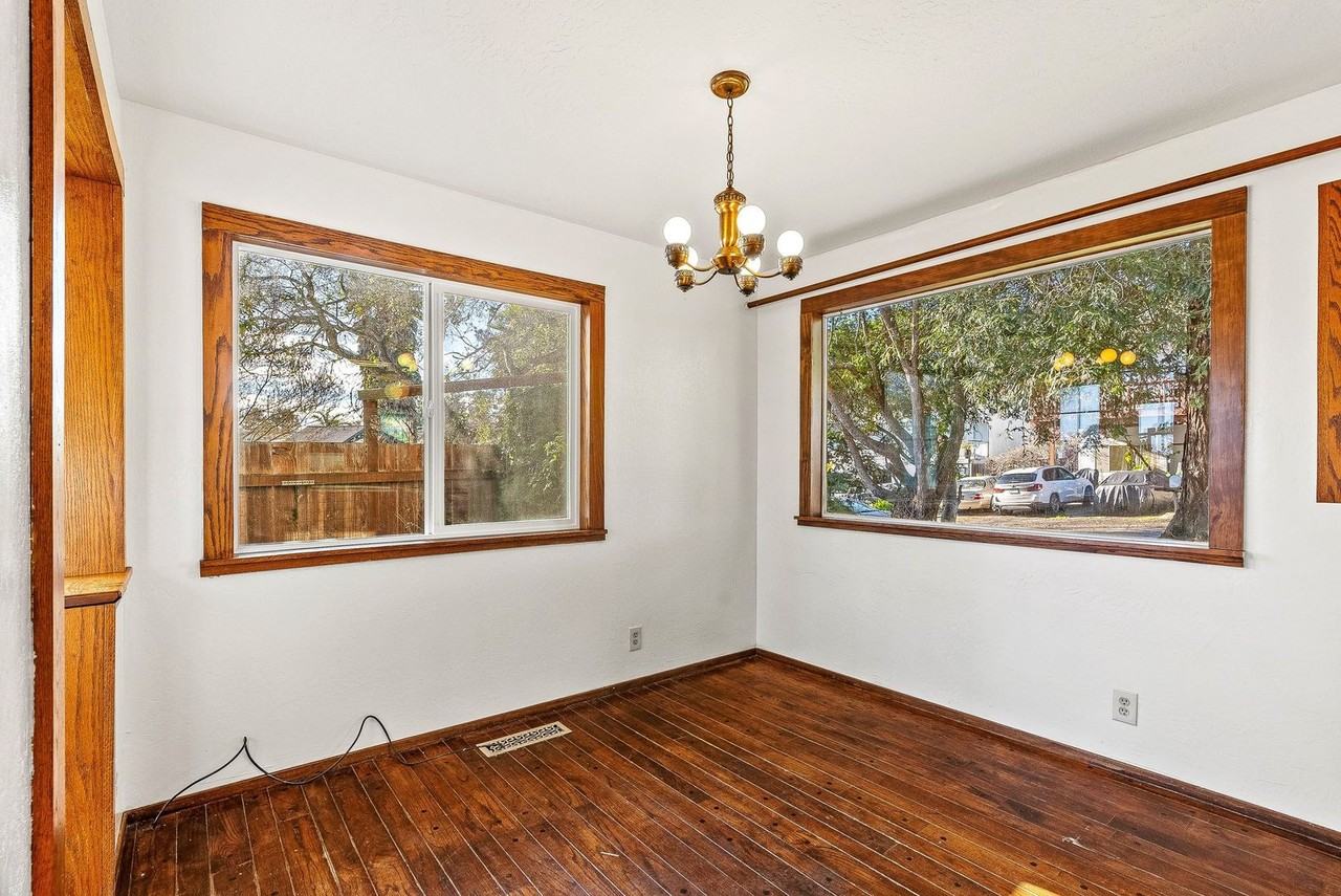 5488 Ball Dr - Photo 5 of 32