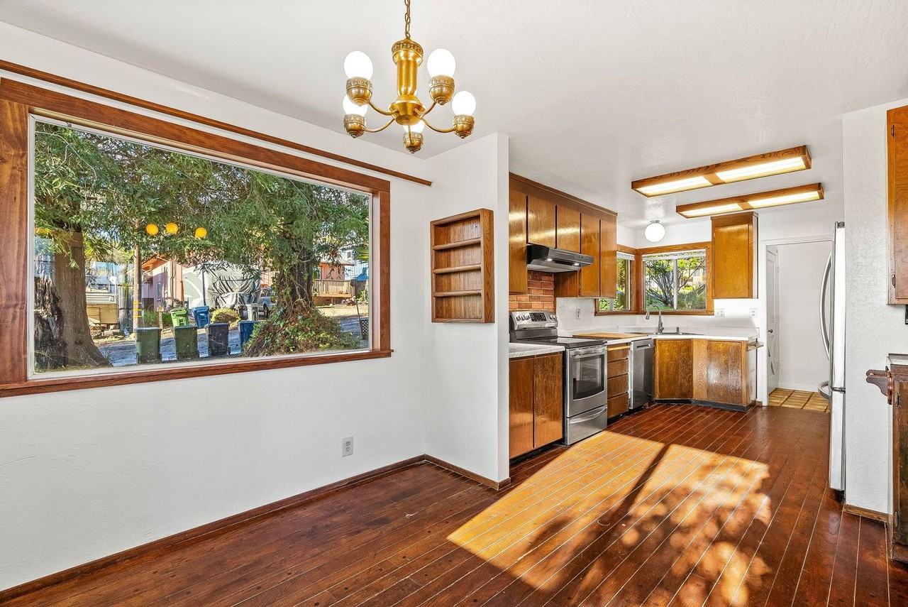 5488 Ball Dr - Photo 7 of 32