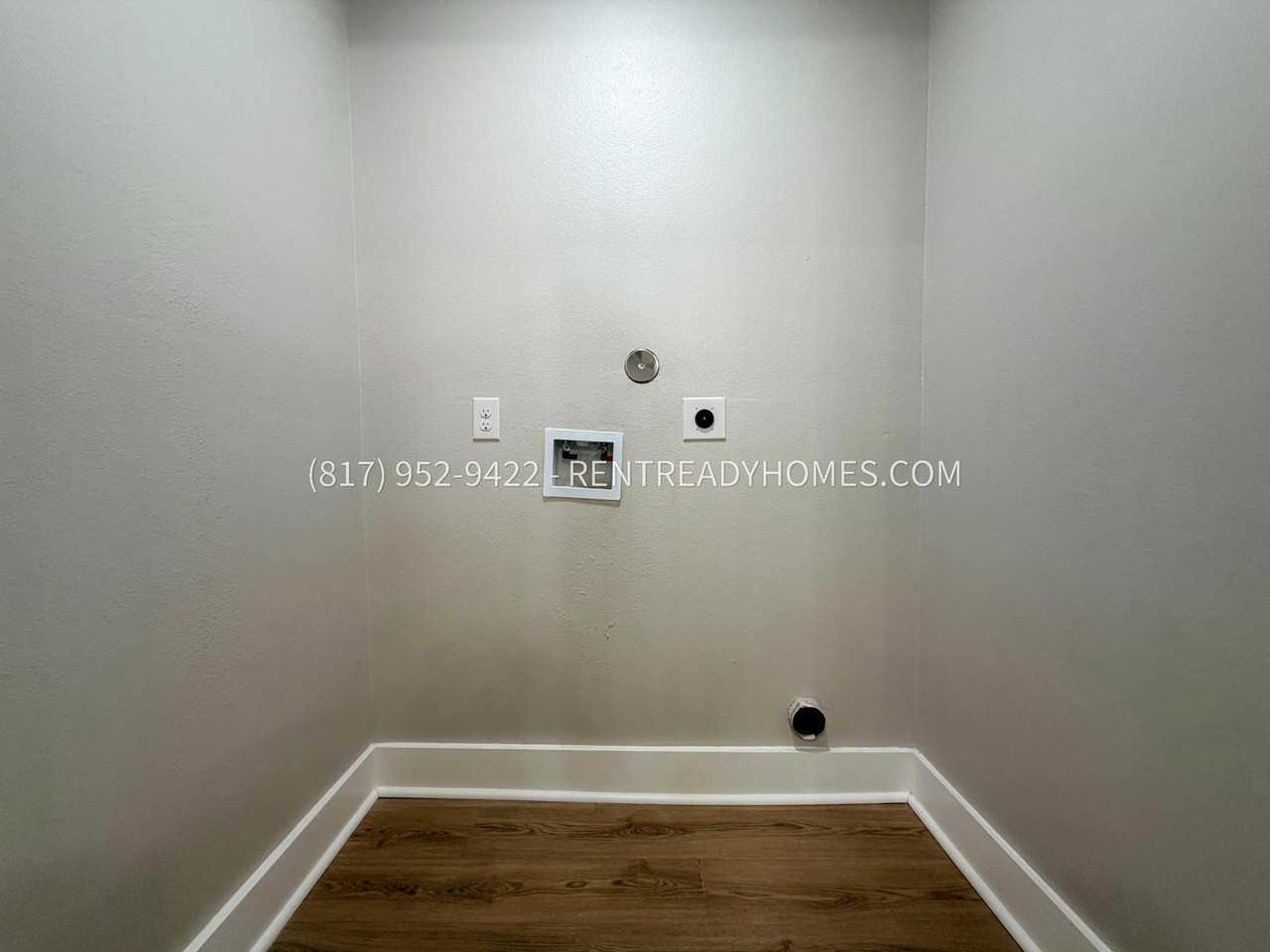 8318 Jennings St - Photo 6 of 16