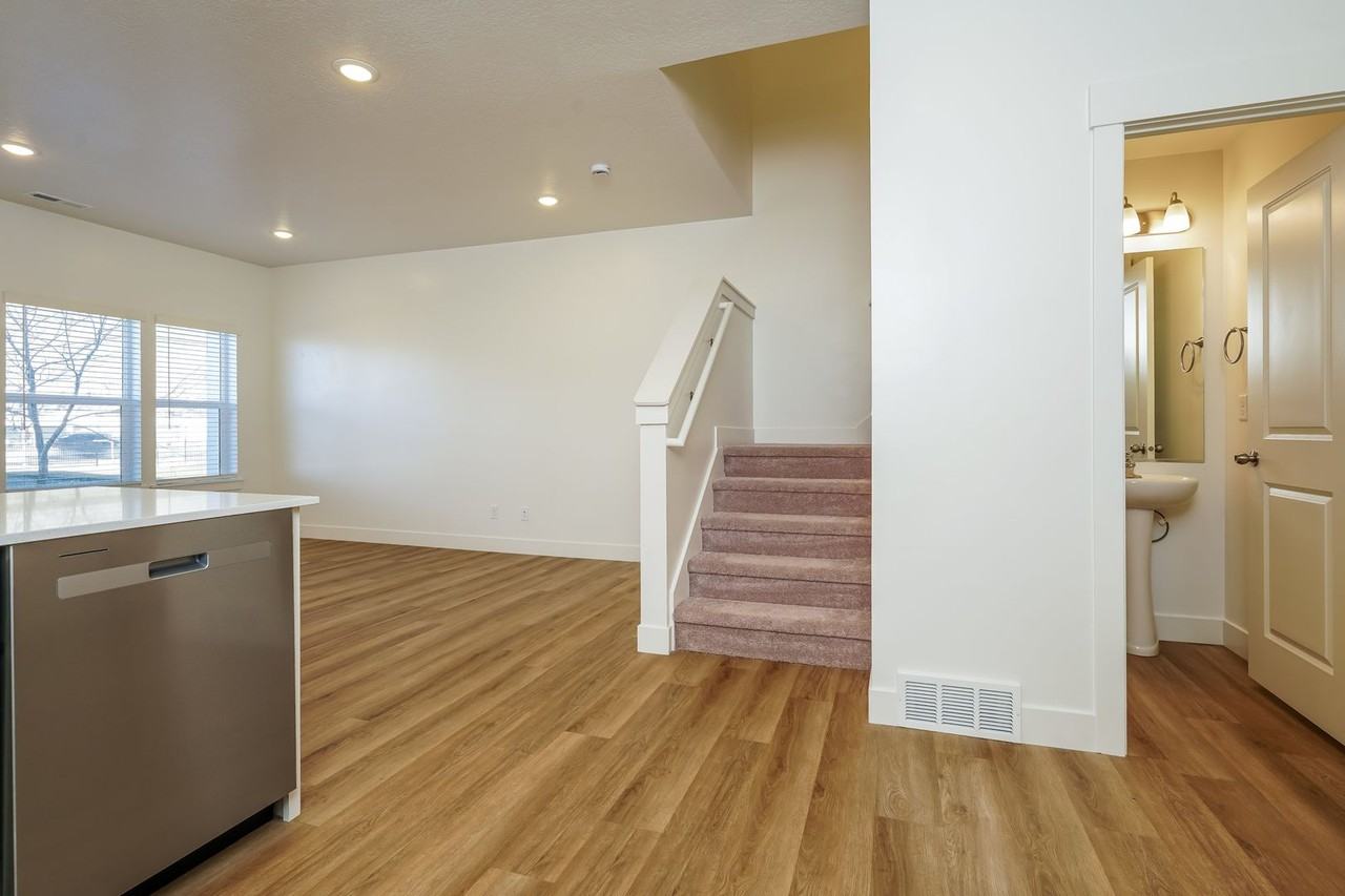 52 W 925 N - Photo 7 of 17