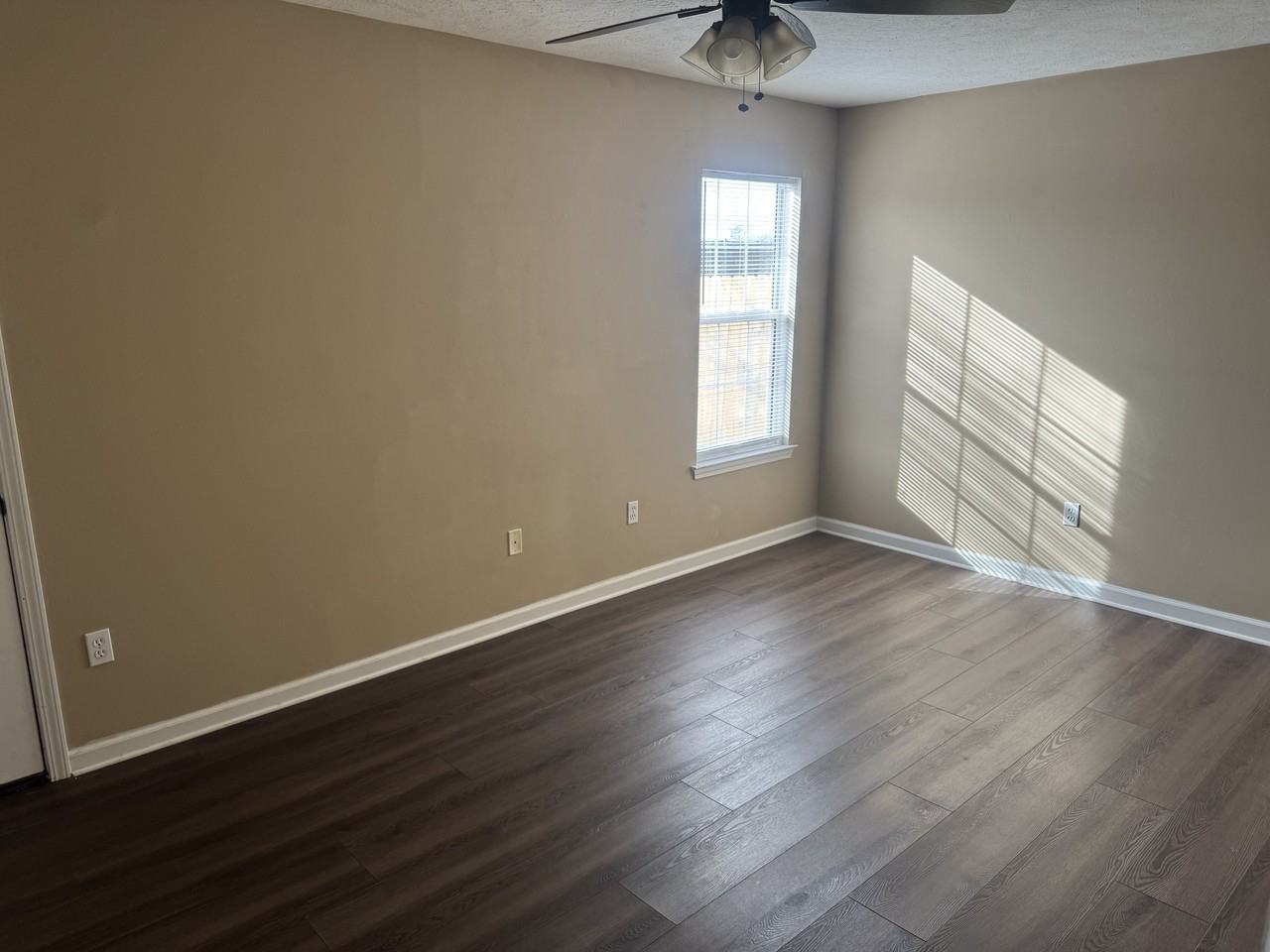 3915 Ledbetter Dr - Photo 5 of 11