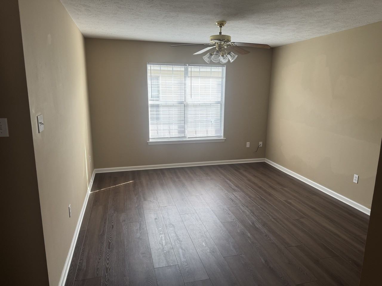 3915 Ledbetter Dr - Photo 2 of 11