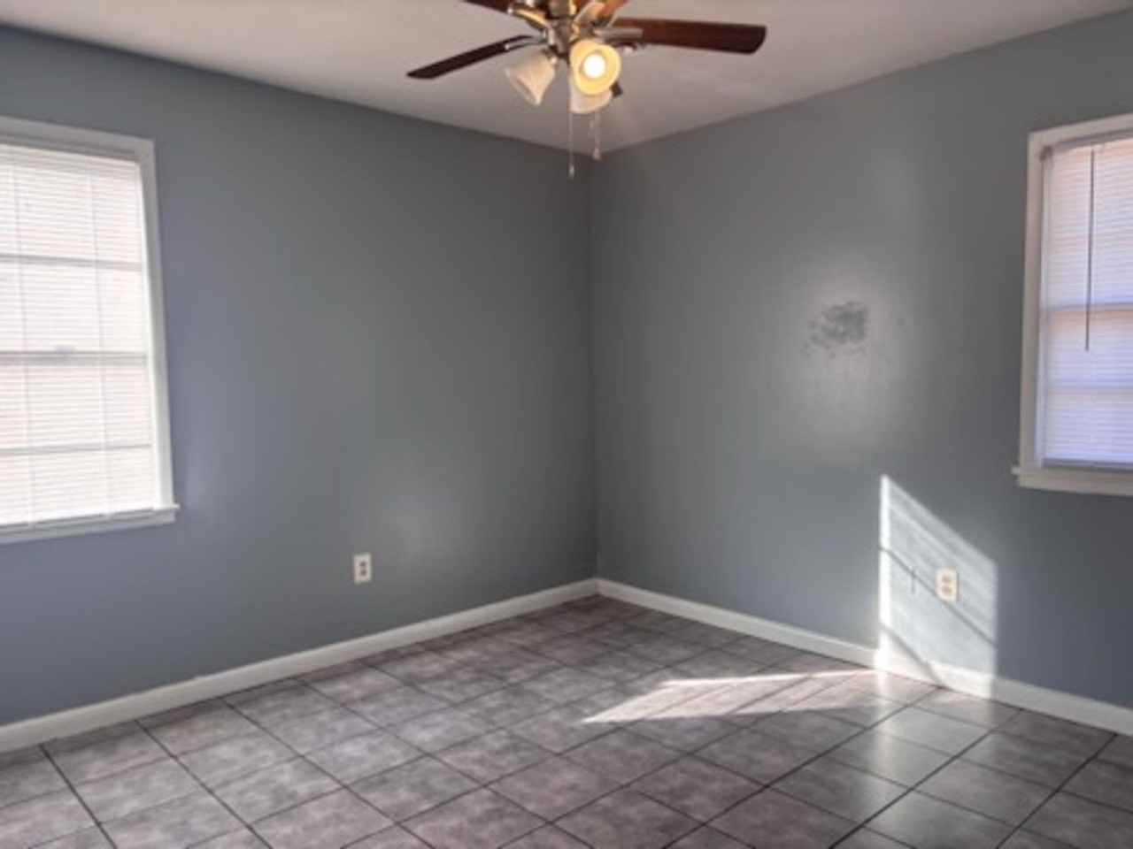 3167 Longwood Dr - Photo 5 of 11