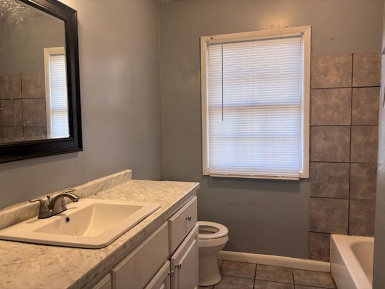 3167 Longwood Dr - Photo 7 of 11