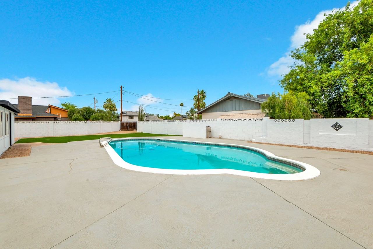 216 E Riviera Dr - Photo 2 of 28