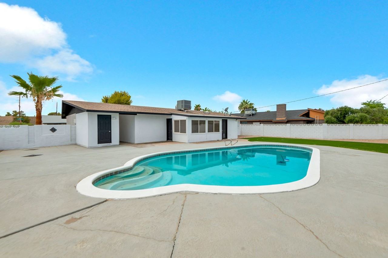 216 E Riviera Dr - Photo 3 of 28