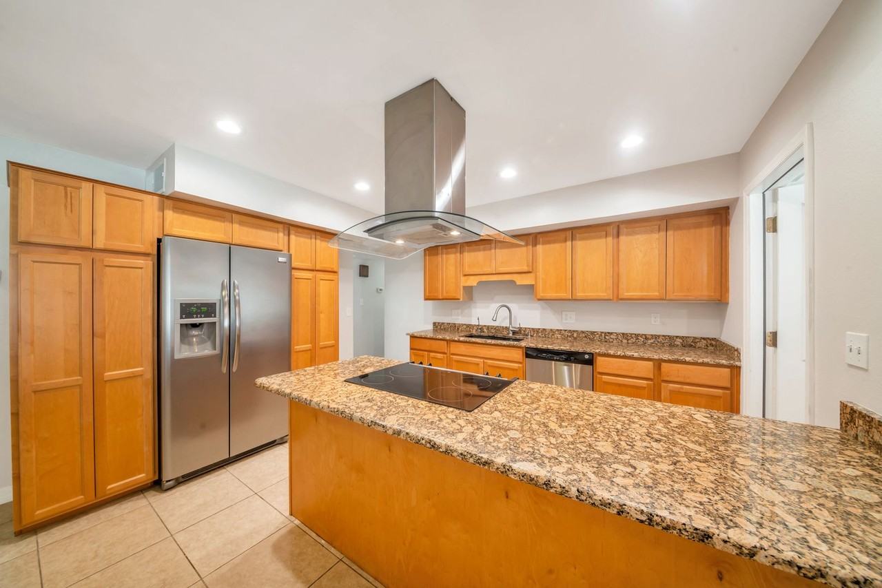 216 E Riviera Dr - Photo 6 of 28