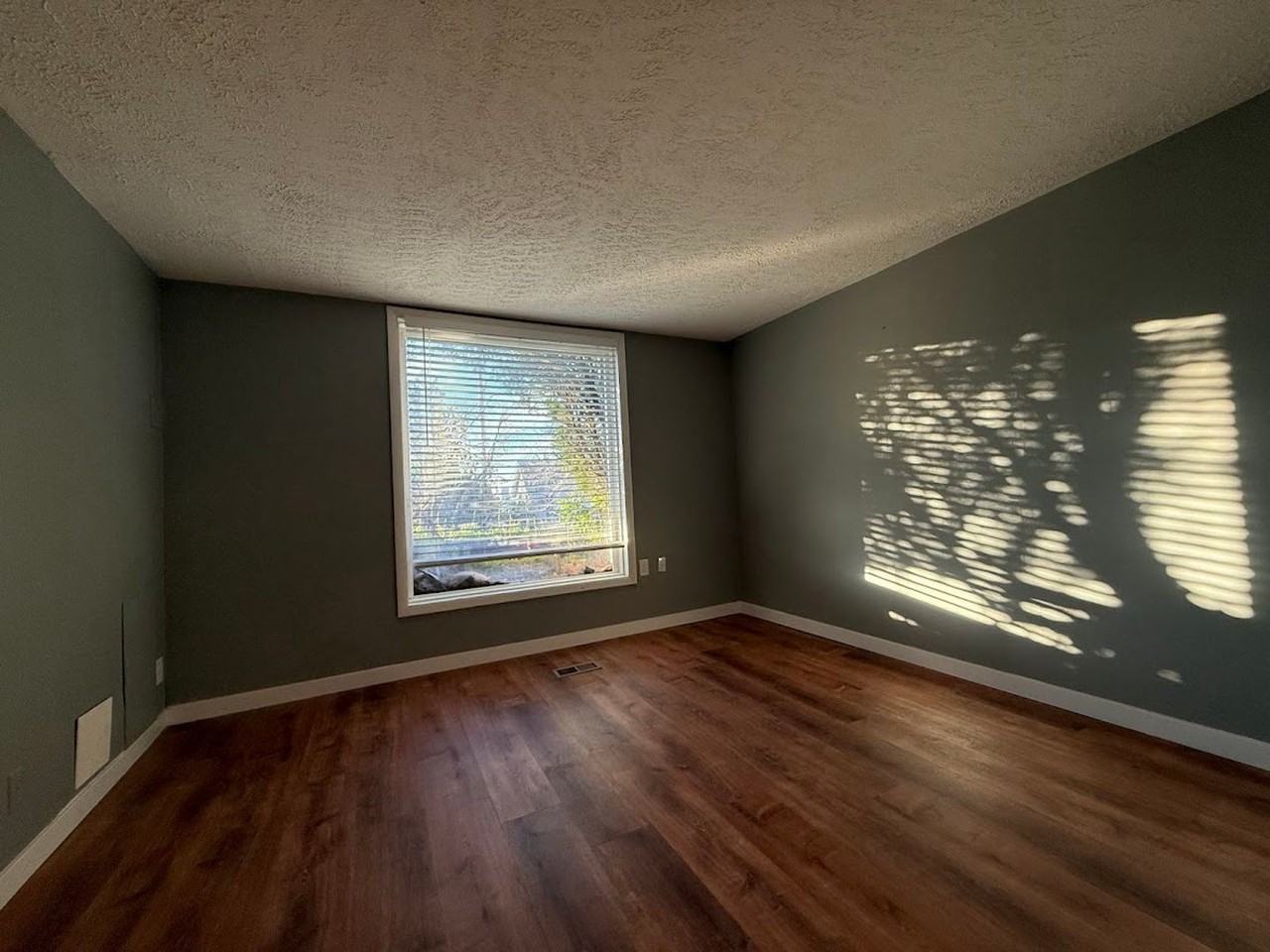 Sunset View Apartments - Photo 4 of 31