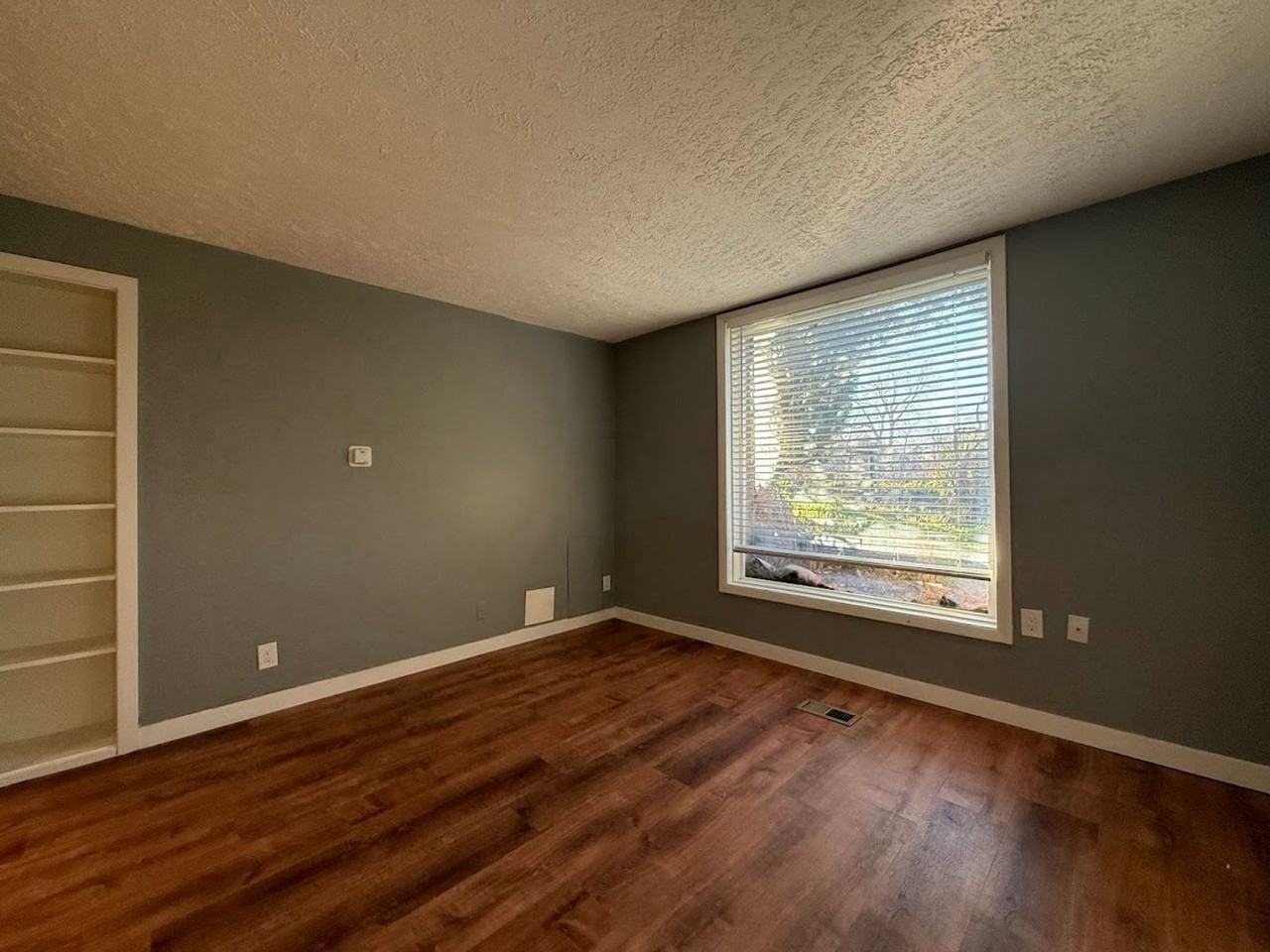 Sunset View Apartments - Photo 5 of 31