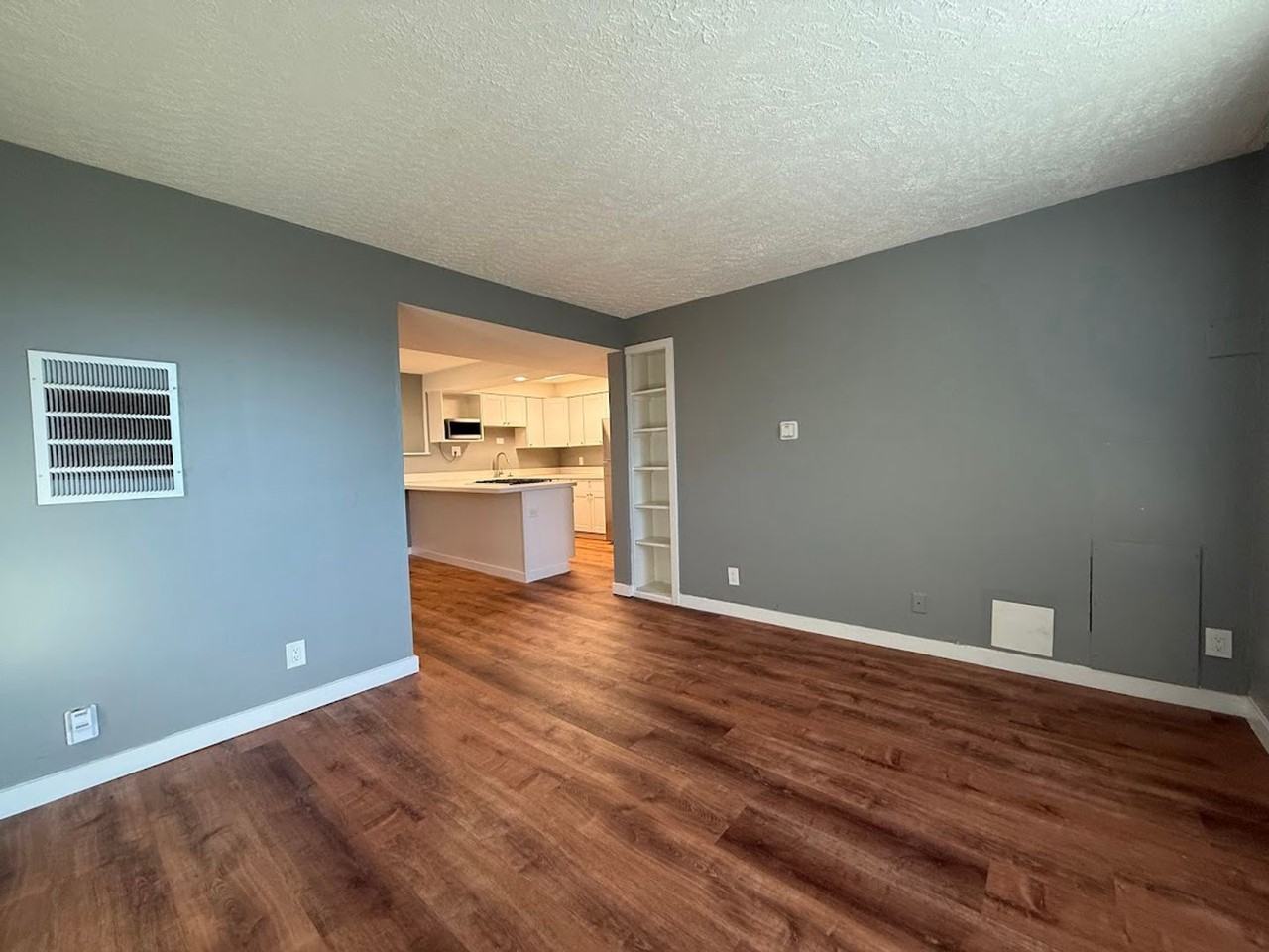 Sunset View Apartments - Photo 6 of 31