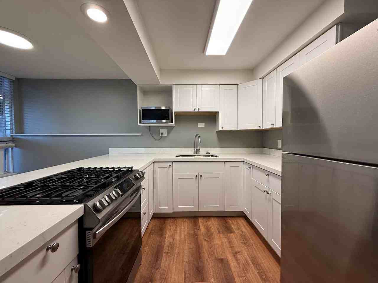 Sunset View Apartments - Photo 7 of 31