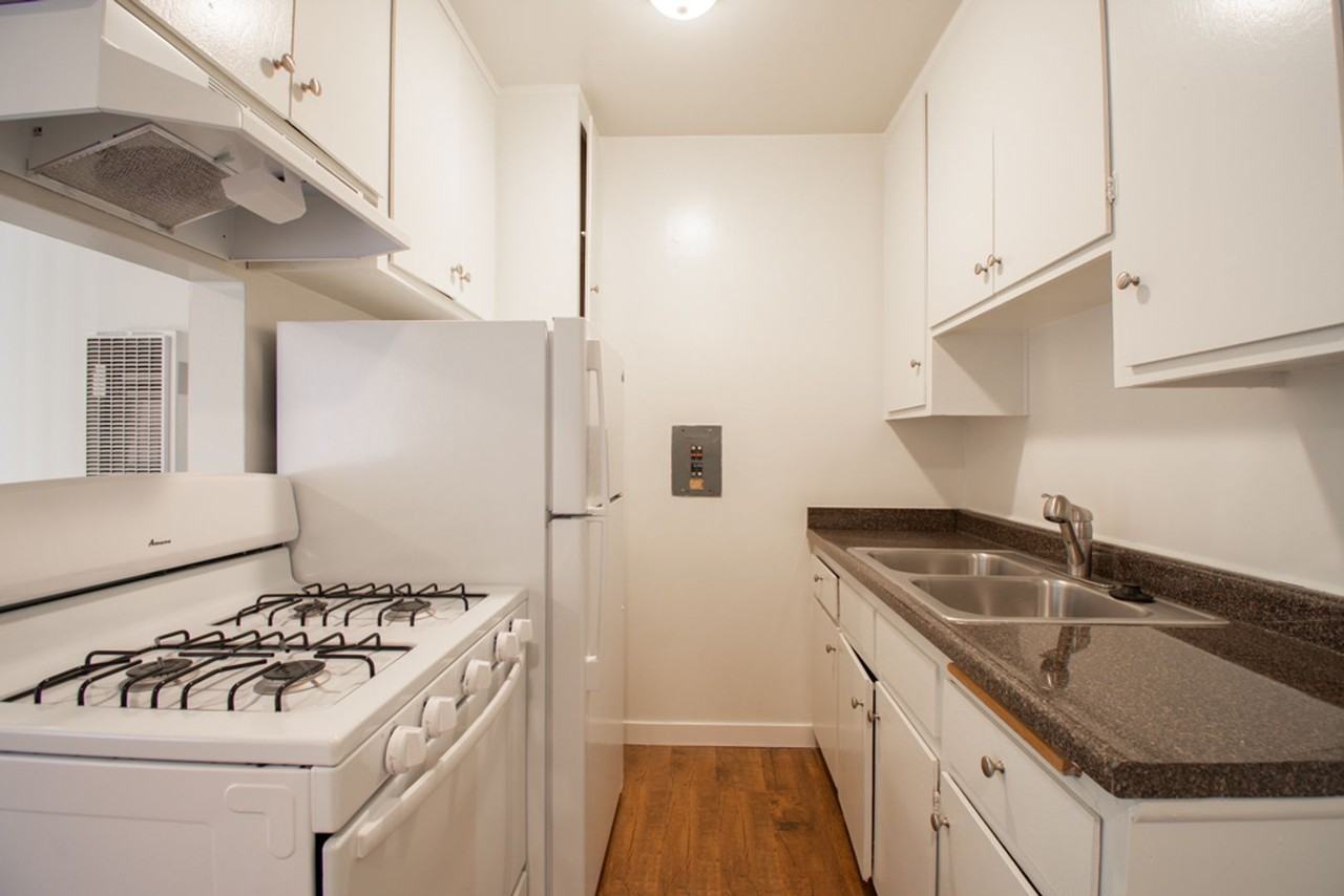 10121 Tabor St - Photo 3 of 23