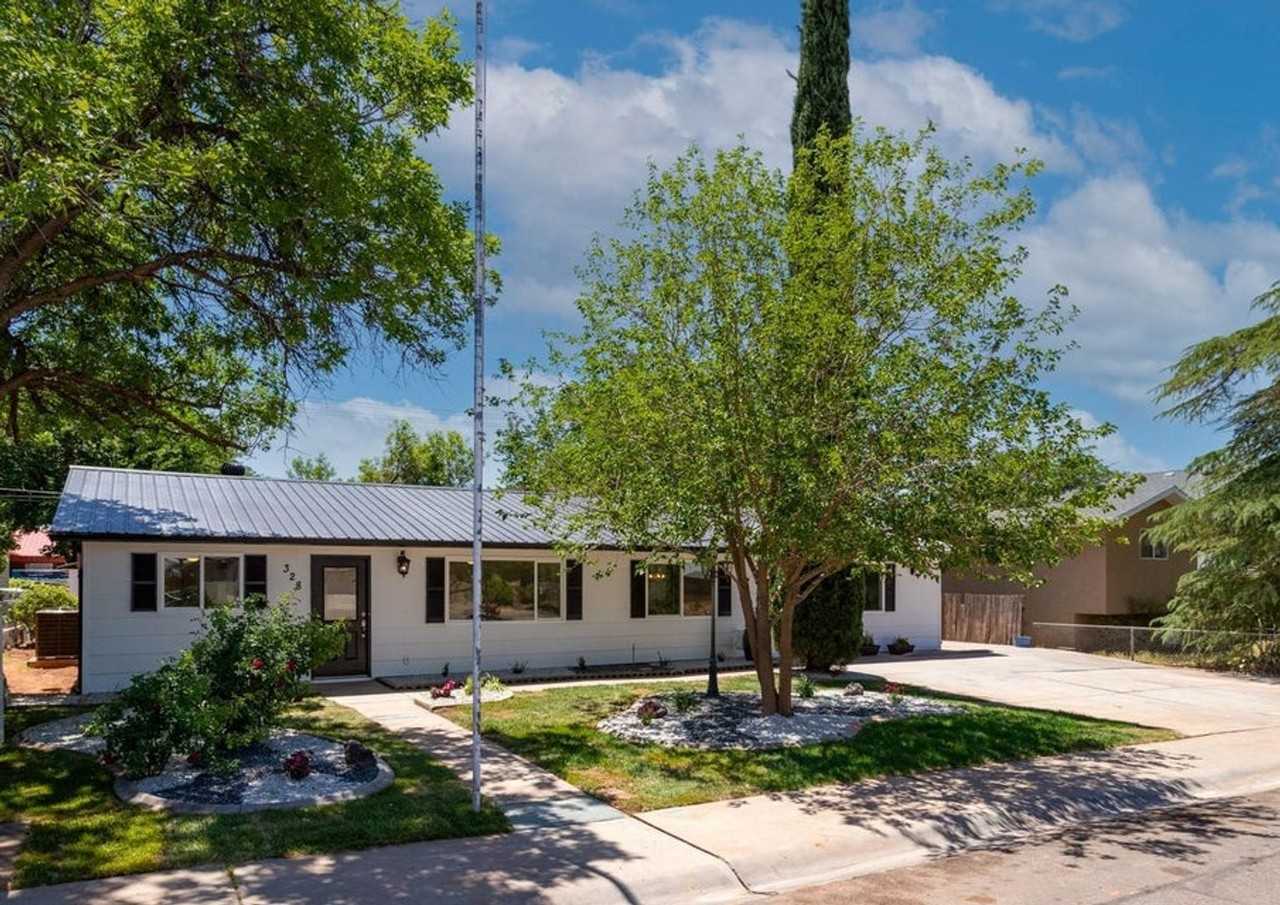 328 E Bulloch St - Photo 4 of 35