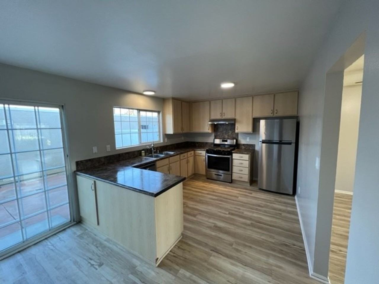 19142 Haynes St #3 - Photo 6 of 24