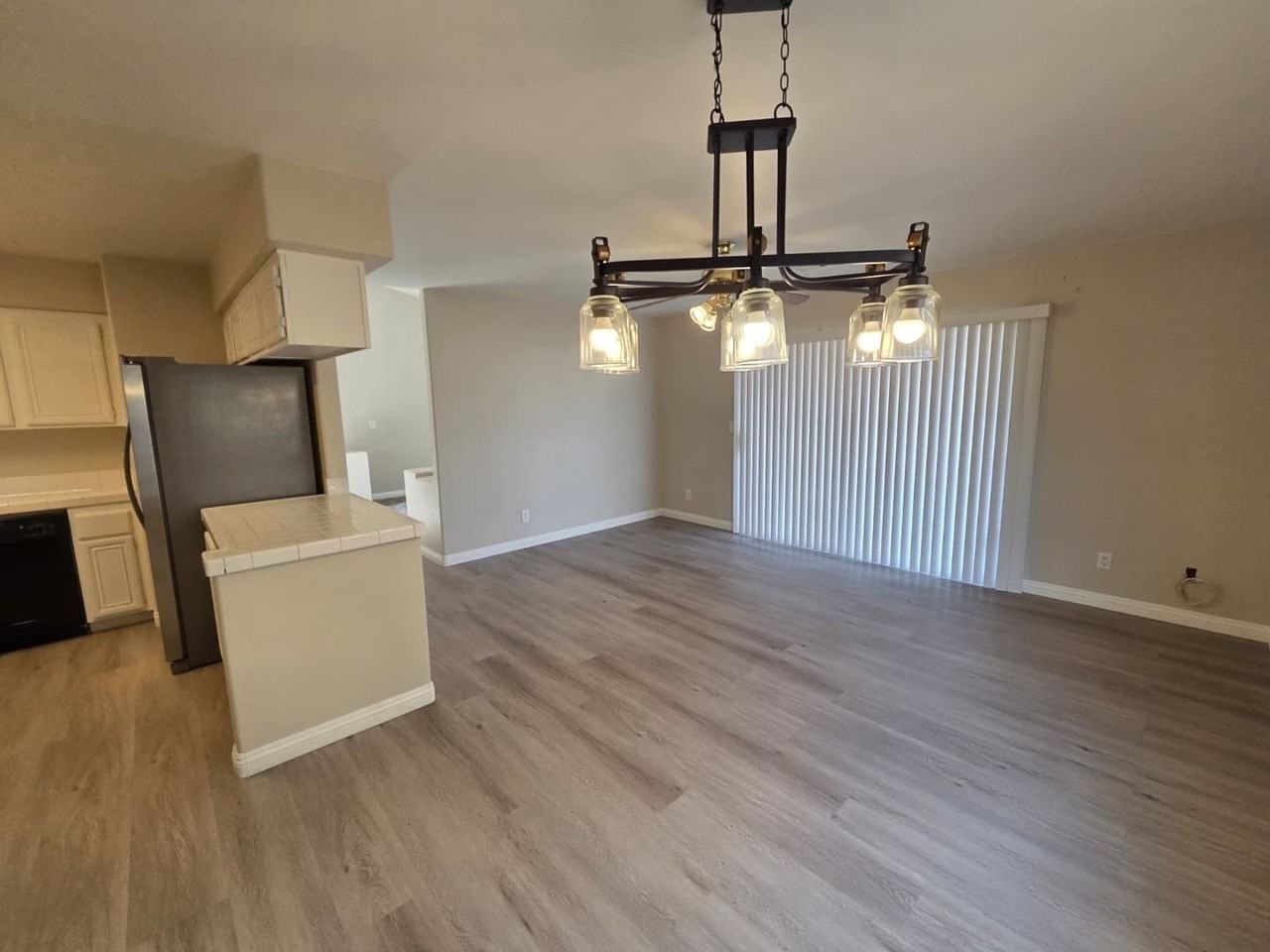 2724 Woodbine Ave - Photo 3 of 15