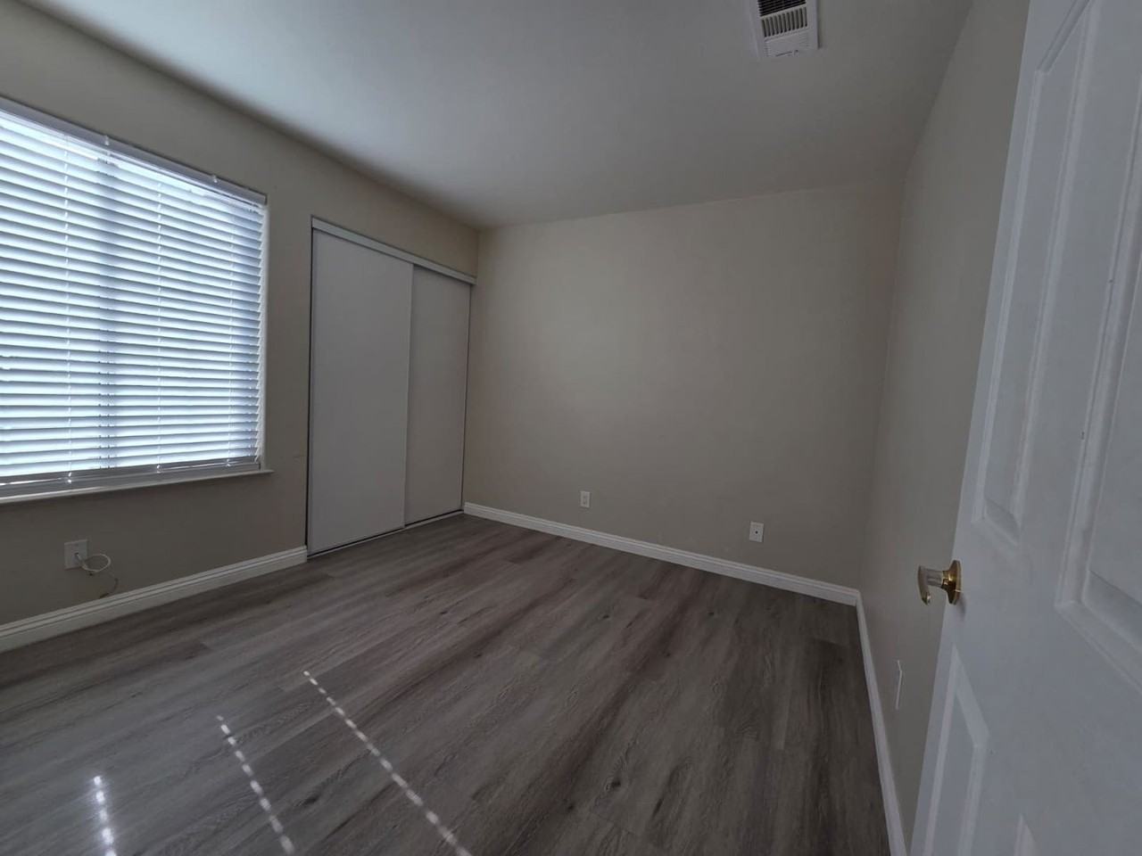 2724 Woodbine Ave - Photo 7 of 15