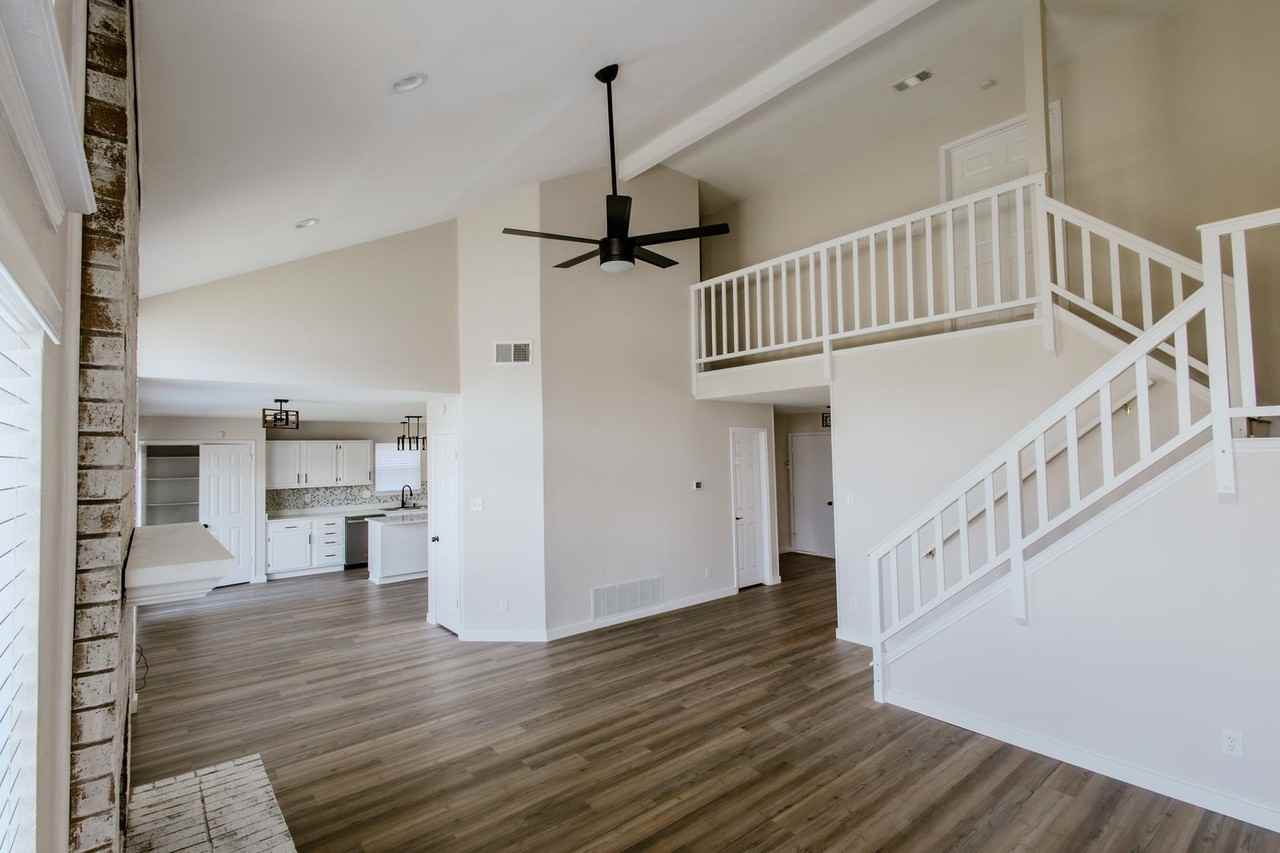 5114 Creek Valley Dr - Photo 2 of 26