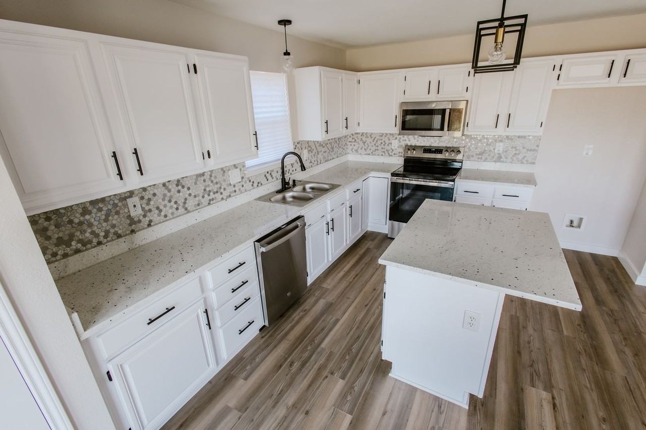 5114 Creek Valley Dr - Photo 3 of 26