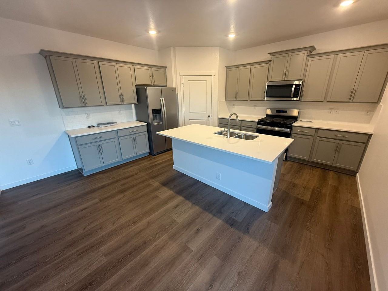 5997 Holstein Dr - Photo 5 of 16