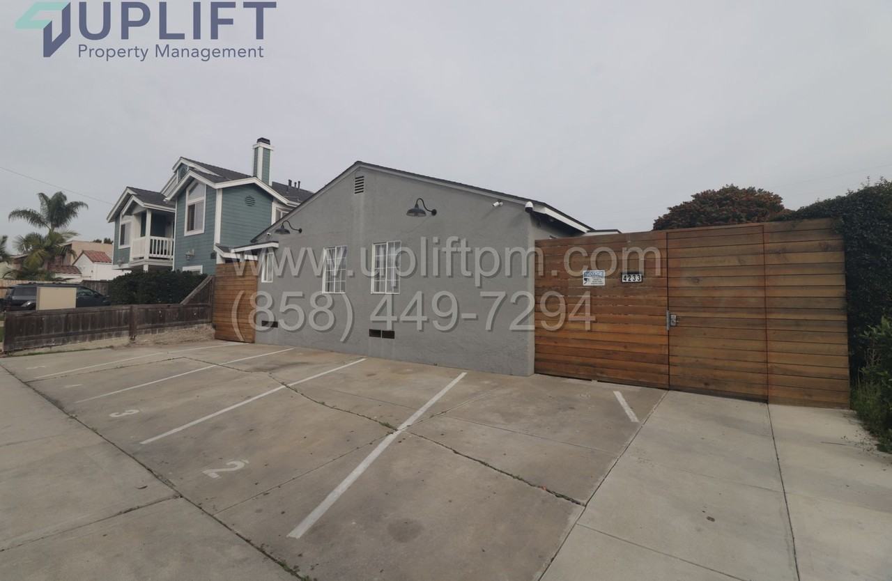 4233 Swift Ave - Photo 2 of 18