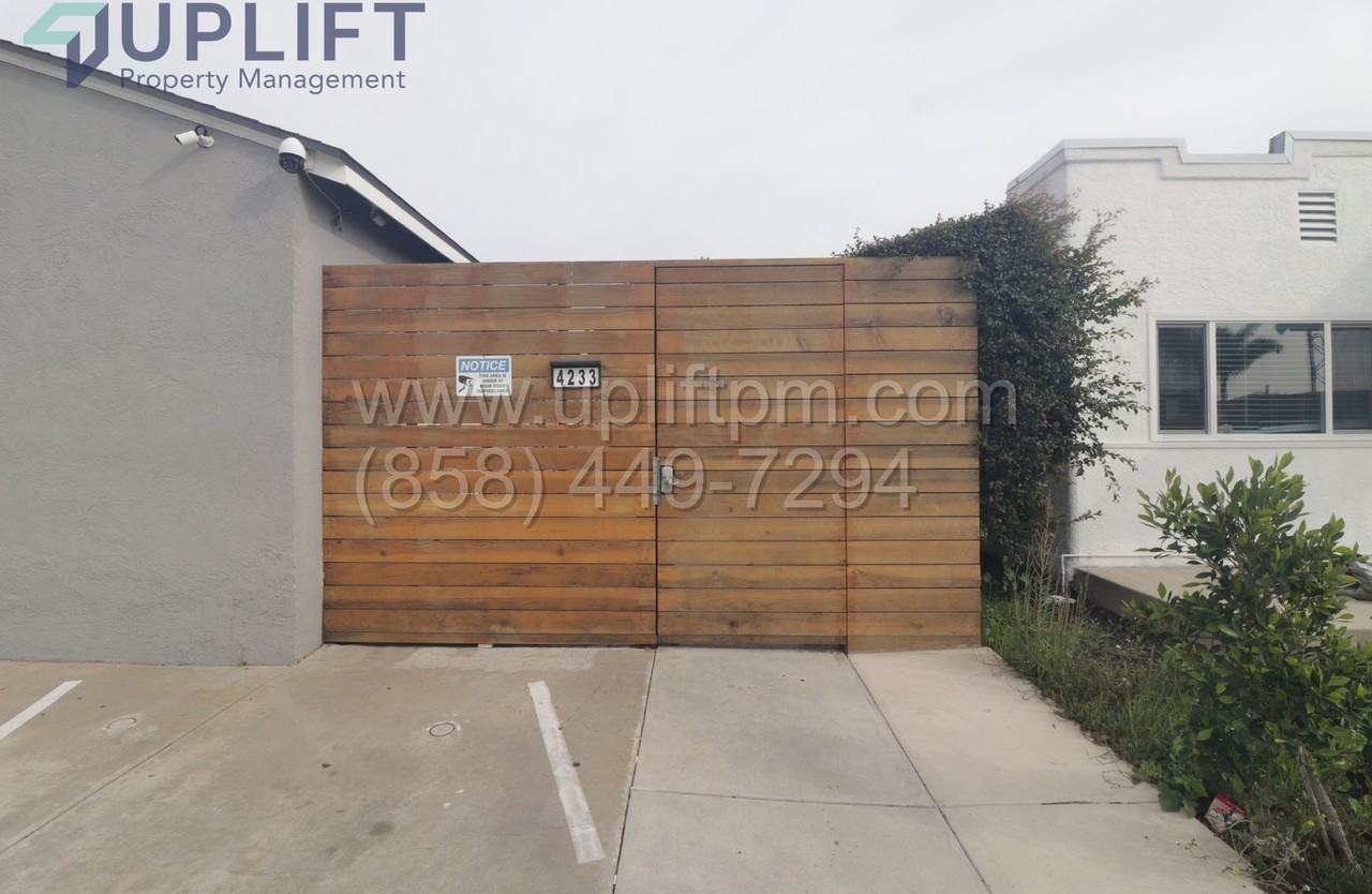 4233 Swift Ave - Photo 3 of 18