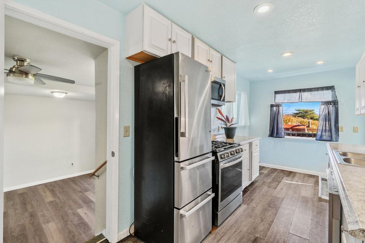 2614 Broadway St - Photo 6 of 12