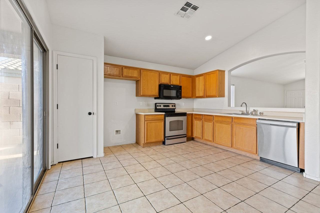 10054 E Crescent Ave - Photo 7 of 22