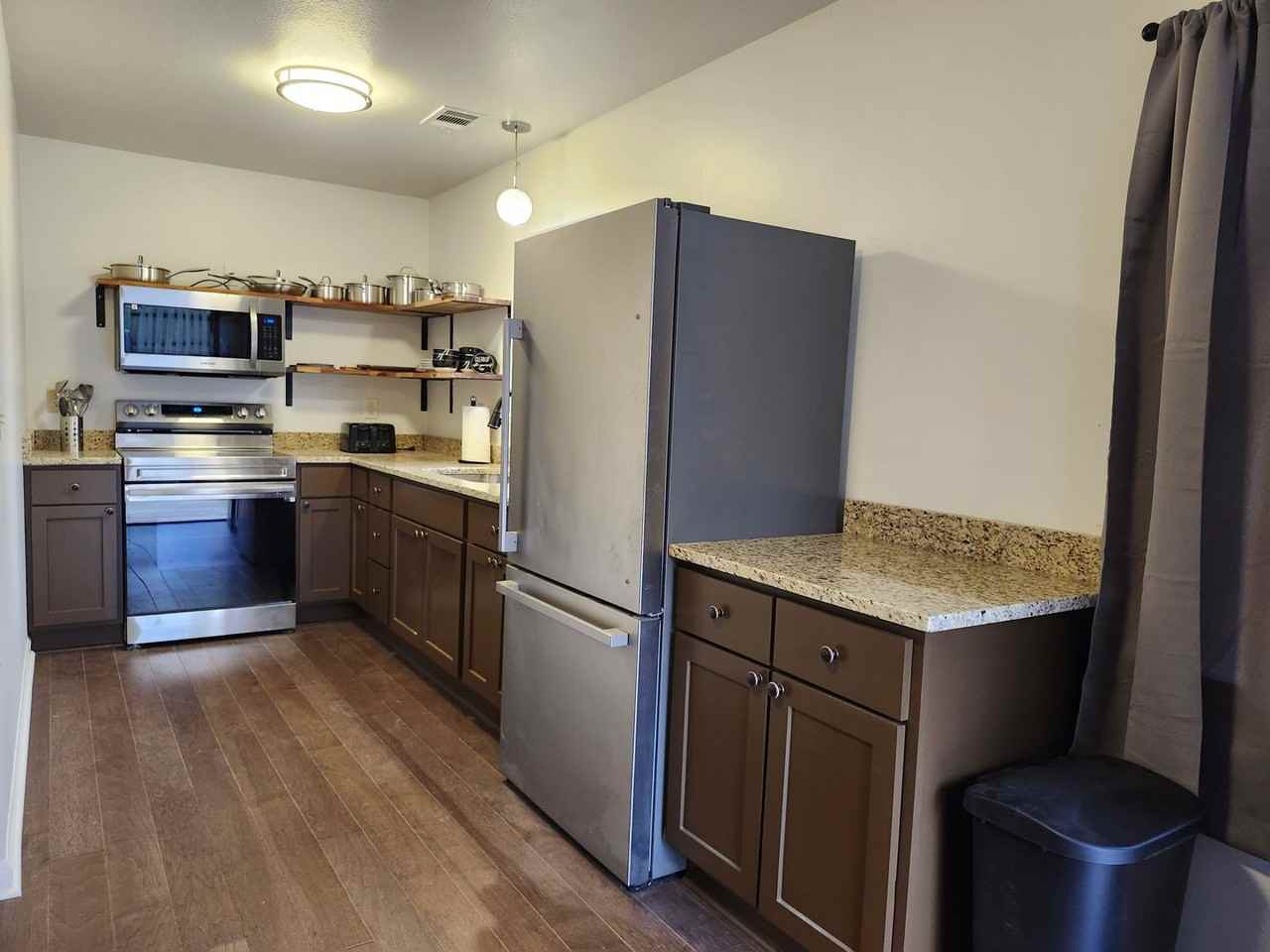 75 Thomas Dr - Photo 3 of 24