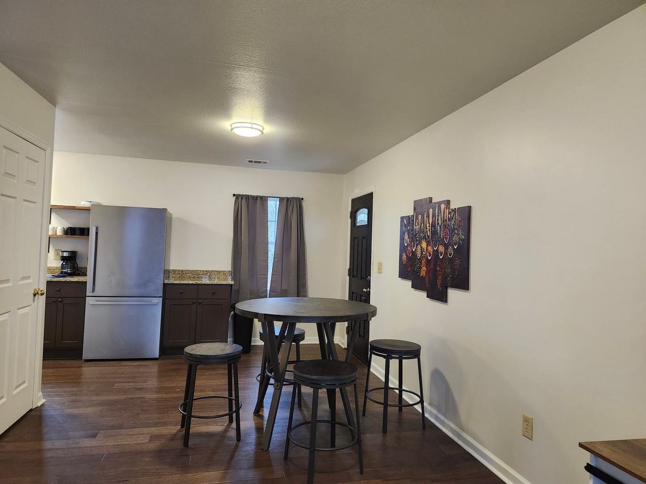 75 Thomas Dr - Photo 5 of 24