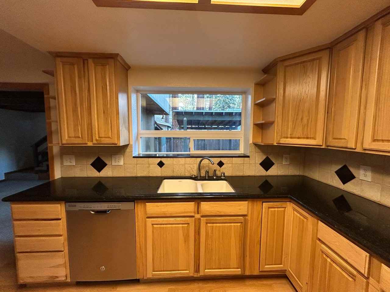 2319 Wyoming Ave - Photo 4 of 23