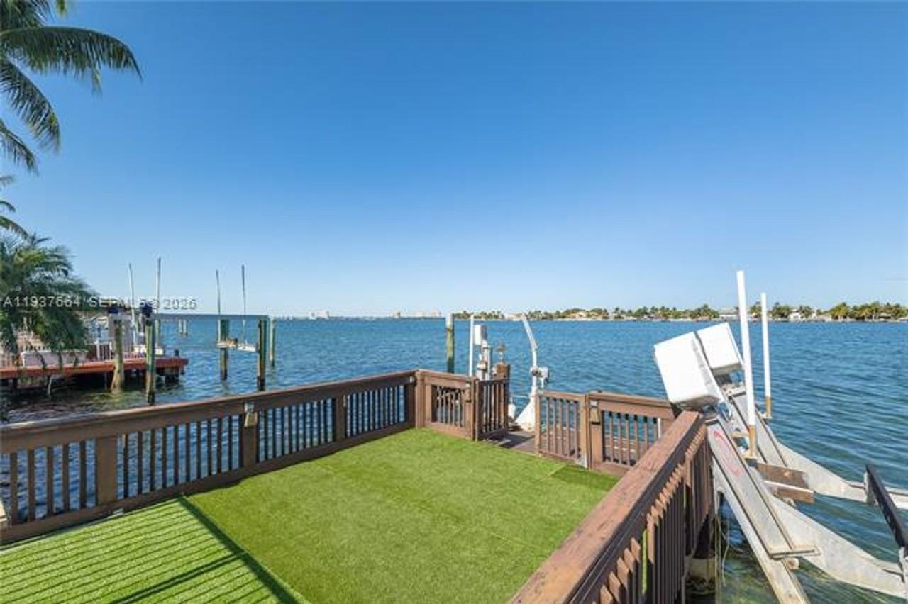 1375 N Biscayne Point Rd #0 - Photo 2 of 41