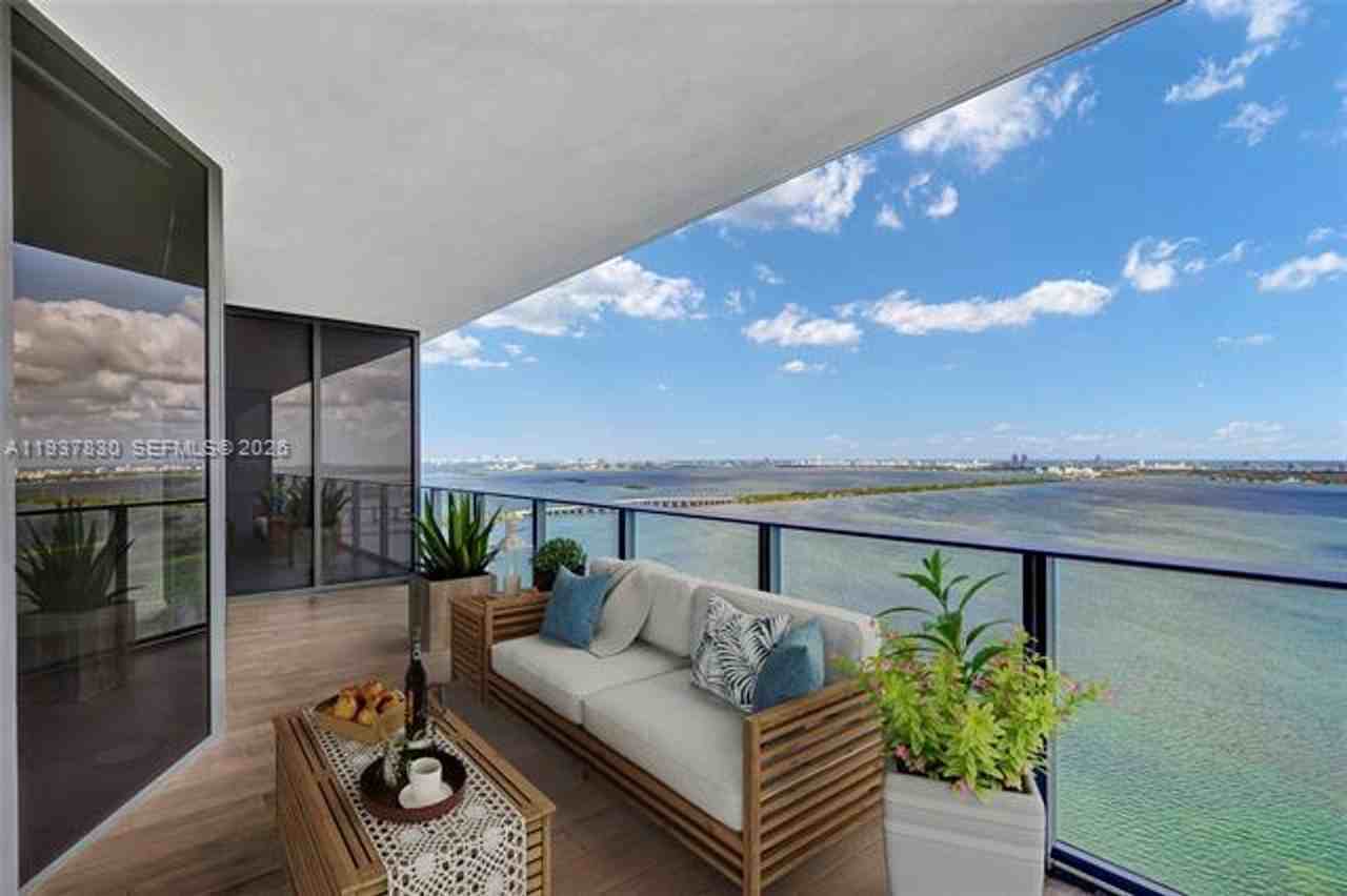 700 Ne 24th St #2906