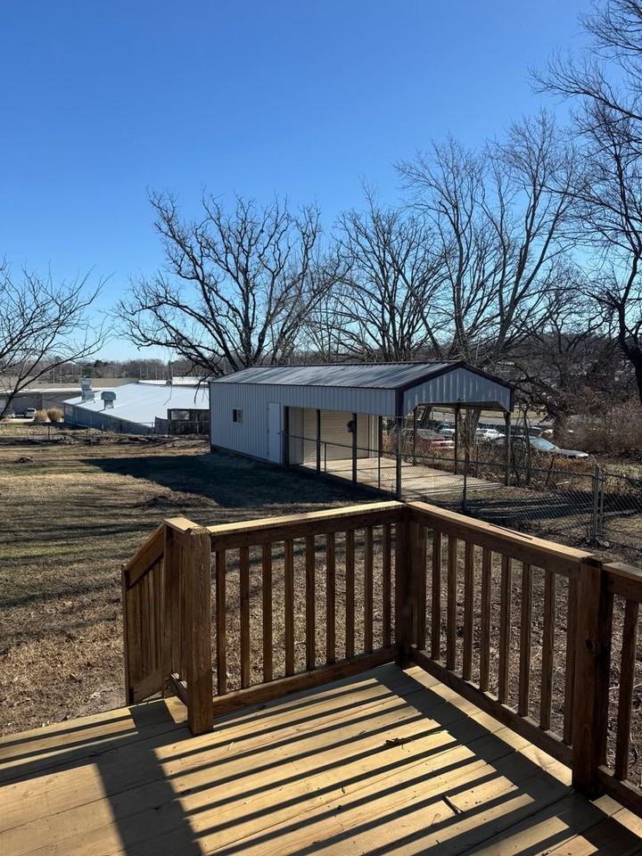 211 S Walker Ave - Photo 2 of 14