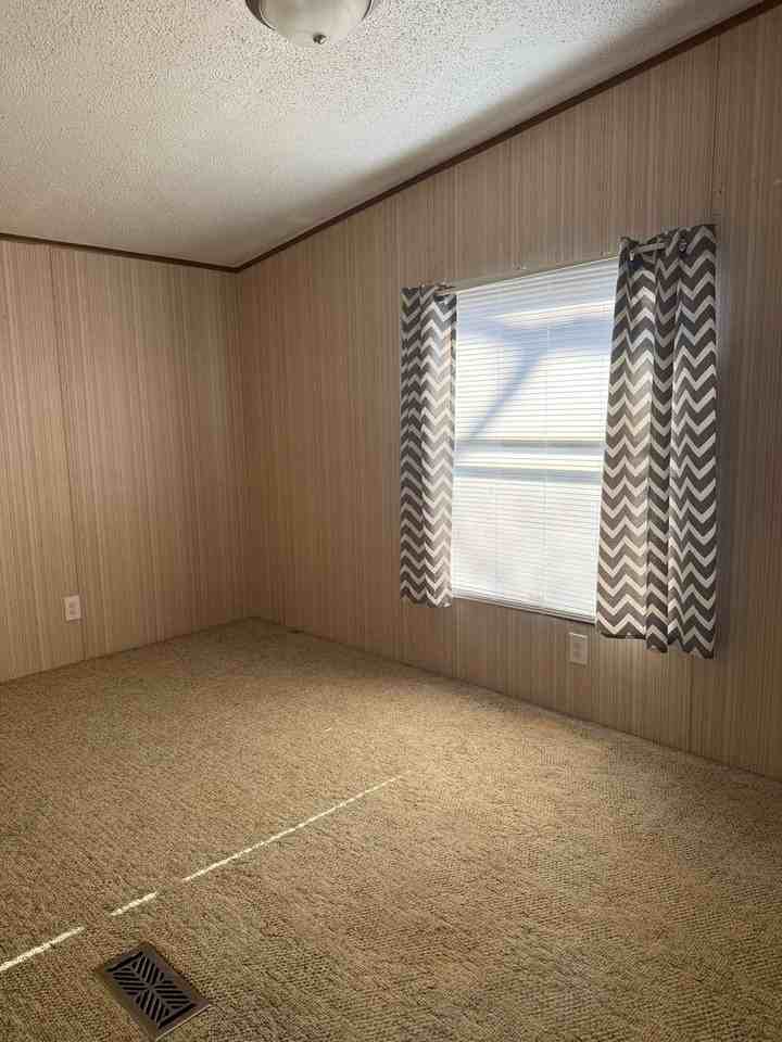 211 S Walker Ave - Photo 4 of 14