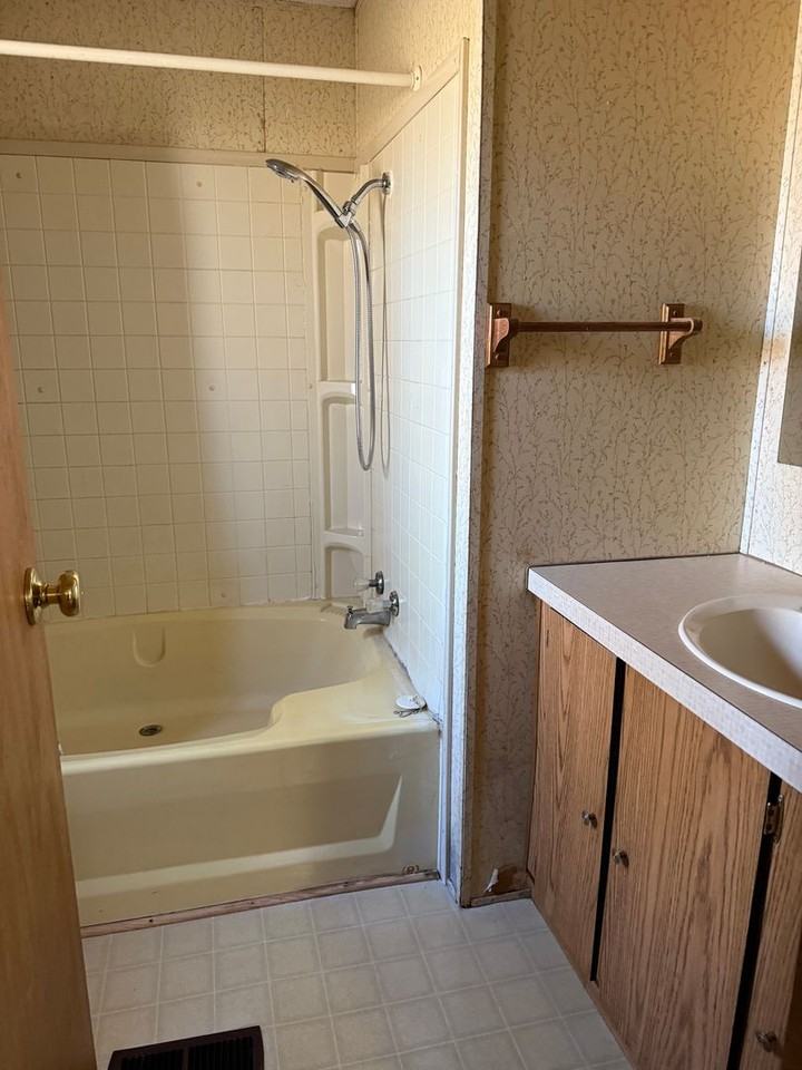 211 S Walker Ave - Photo 6 of 14