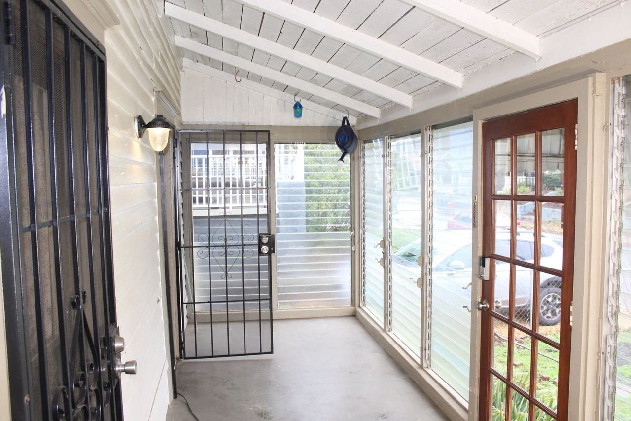 1075 Manigault St Se - Photo 3 of 29