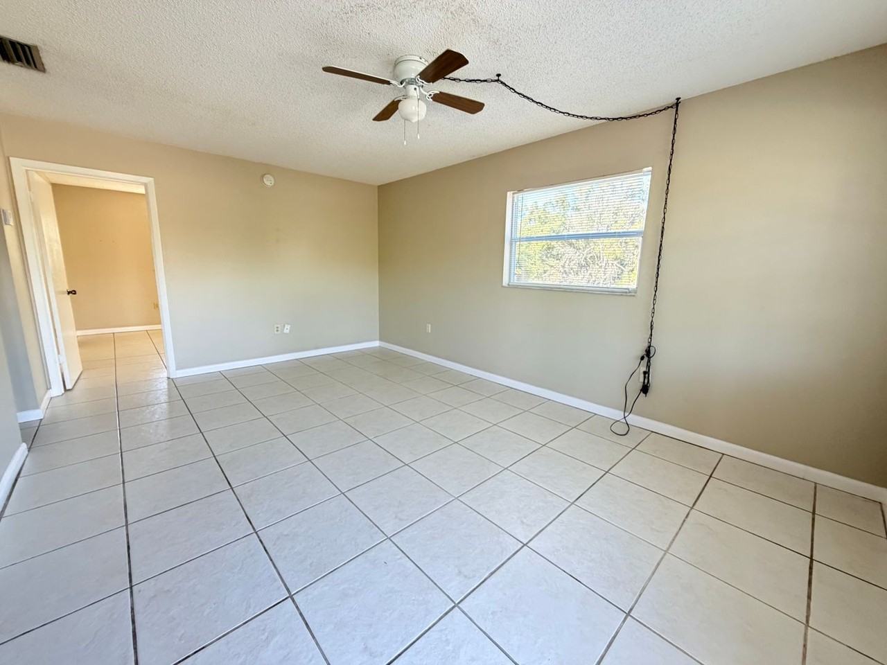 2451 8th St - Photo 3 of 11