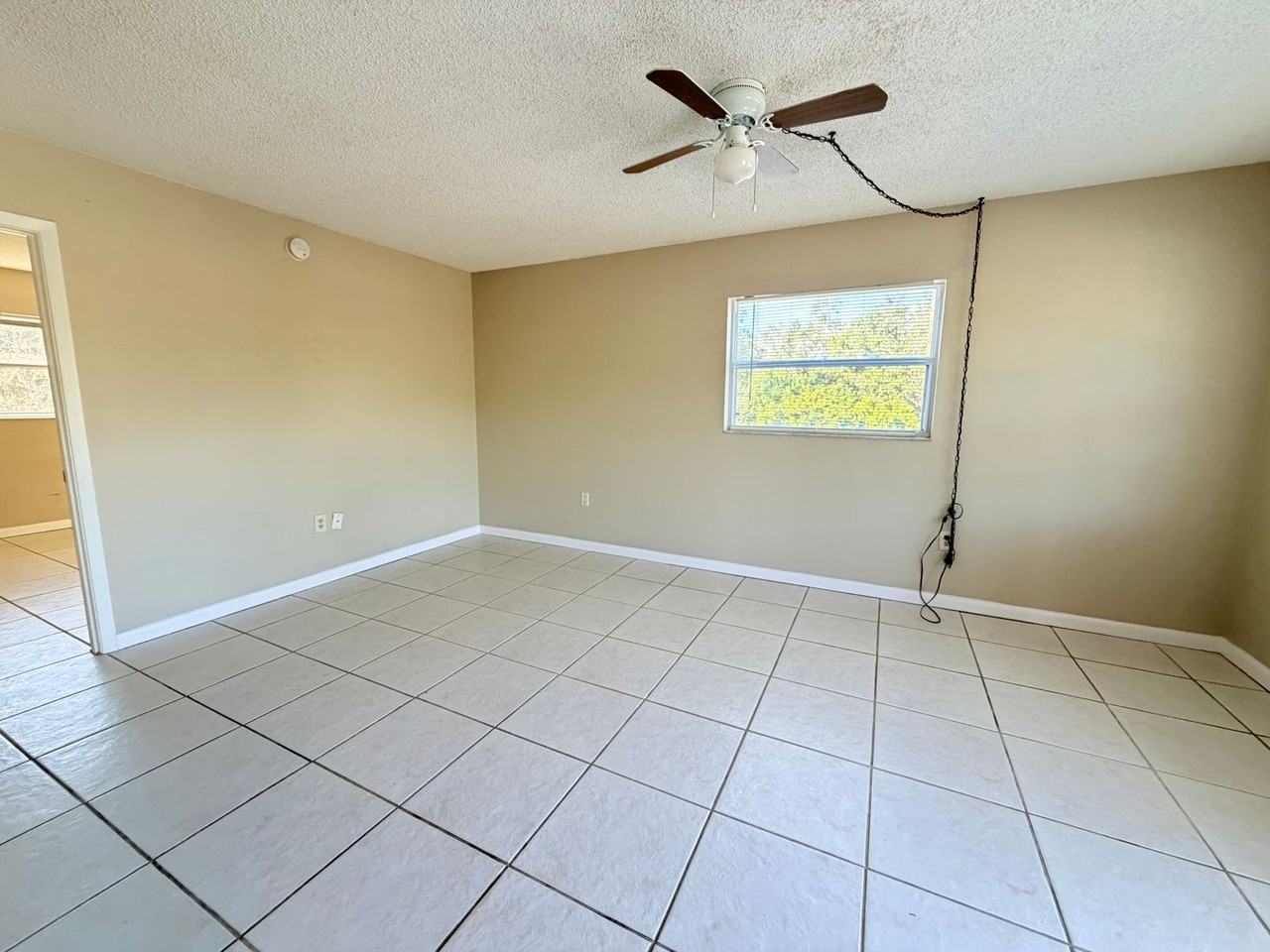 2451 8th St - Photo 4 of 11