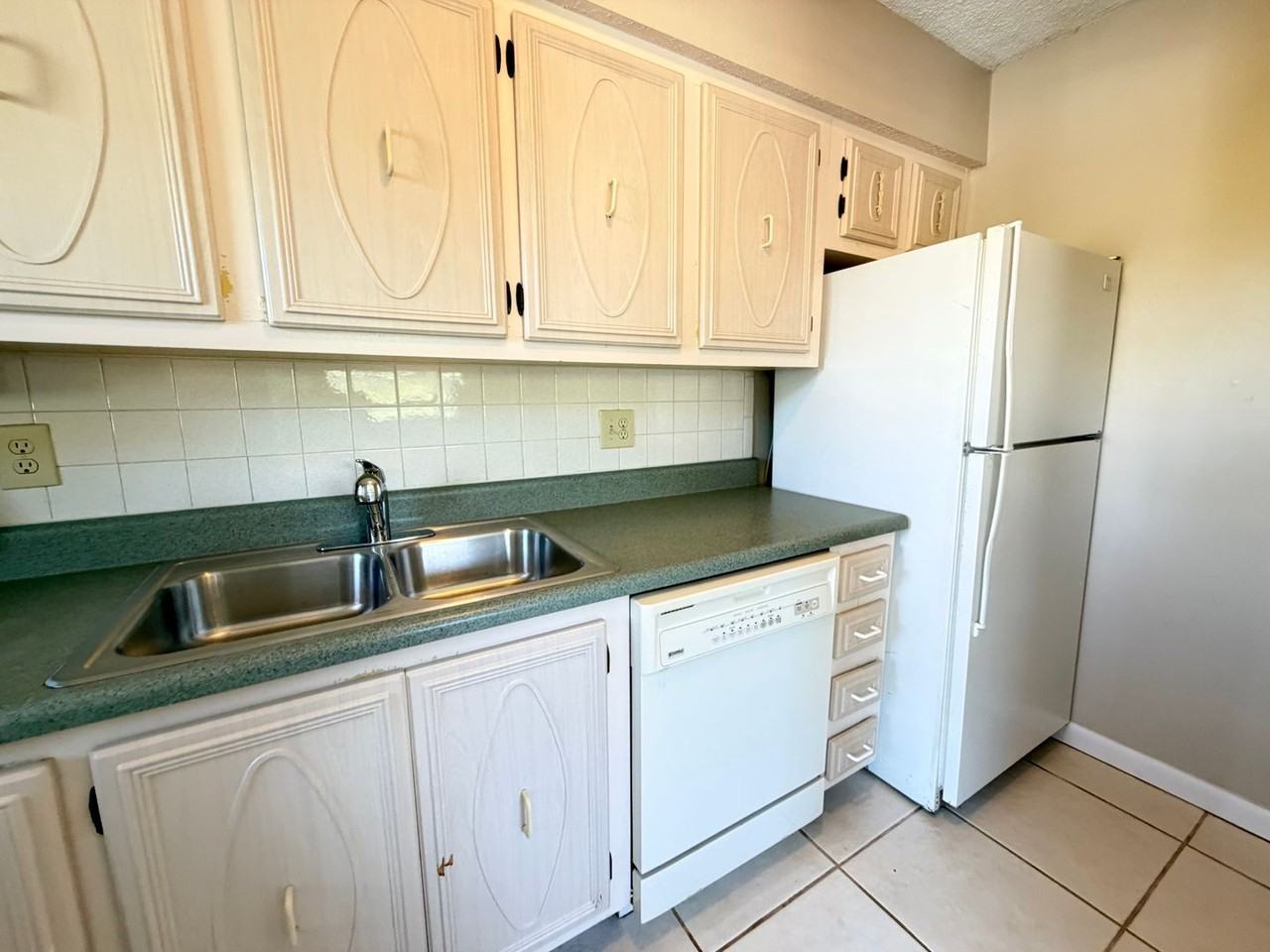 2451 8th St - Photo 6 of 11