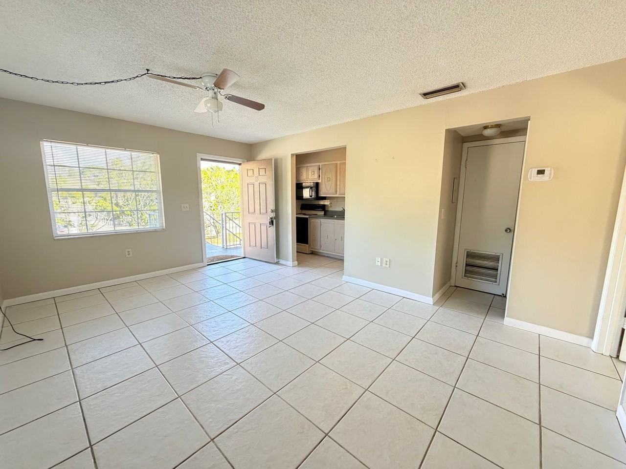 2451 8th St - Photo 7 of 11