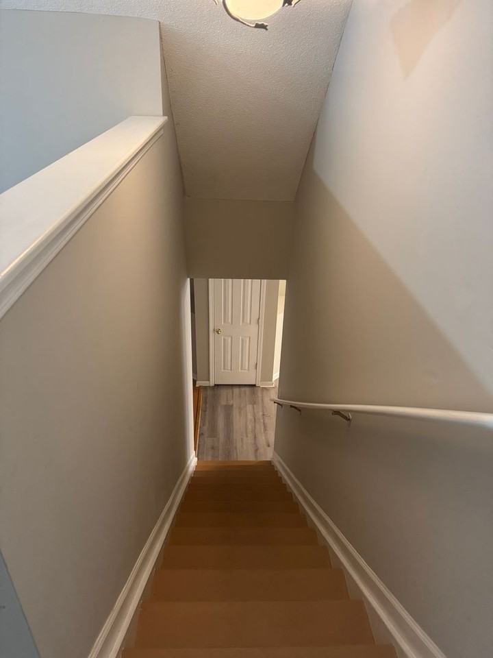 112 Stockbridge Dr - Photo 2 of 19